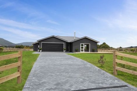 Photo of property in 13 Kahikatea Drive, Kinloch, Taupo, 3377