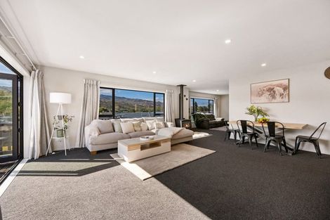 Photo of property in 71 Stratford Drive, Mount Pisa, Cromwell, 9383