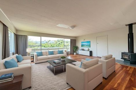 Photo of property in 6 Link Road, Newlands, Wellington, 6037