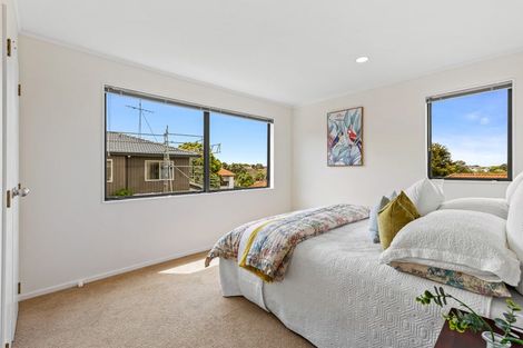 Photo of property in 2/10 Kells Place, Botany Downs, Auckland, 2010