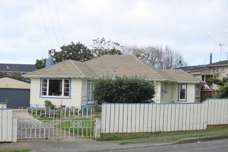 Photo of property in 15 Kawiu Road, Levin, 5510