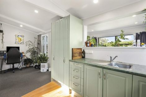 Photo of property in 5 Arahanga Grove, Maupuia, Wellington, 6022