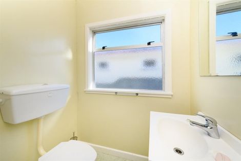 Photo of property in 27 Lower High Street, Marton, 4710