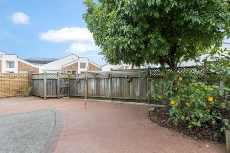Photo of property in 12/16 Vinograd Drive, Te Atatu Peninsula, Auckland, 0610