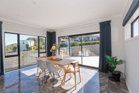 Photo of property in 46 Domett Street, Newlands, Wellington, 6037
