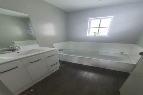 Photo of property in 10 Blueberry Grove, Timberlea, Upper Hutt, 5018