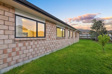 Photo of property in 6 Riverglade Parkway, Te Atatu South, Auckland, 0610