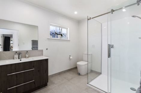 Photo of property in 1/1 Gray Crescent, Torbay, Auckland, 0630