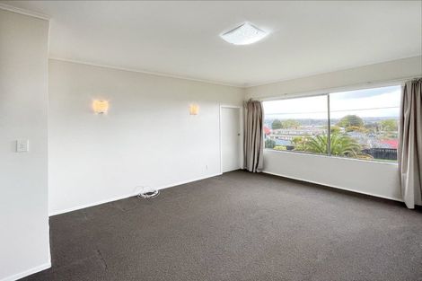 Photo of property in 6 Newington Road, Henderson, Auckland, 0612