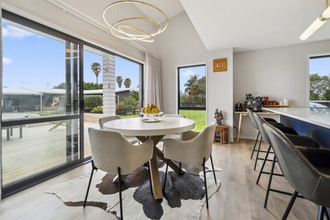 Photo of property in 16 Mylindas Road, Whakatiwai, Miranda, 2473