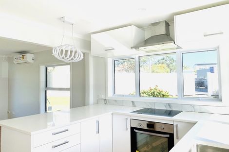 Photo of property in 2/300 Lake Road, Hauraki, Auckland, 0622