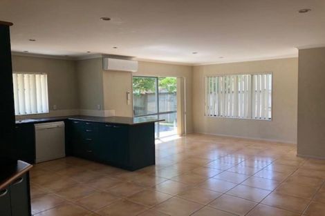 Photo of property in 2 Brosna Place, East Tamaki, Auckland, 2016