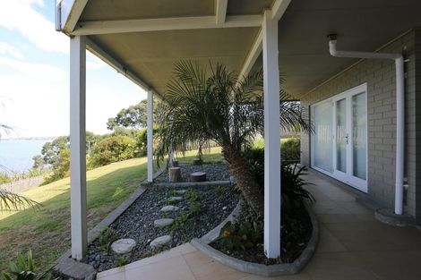 Photo of property in 77 Cliff Road, Torbay, Auckland, 0630