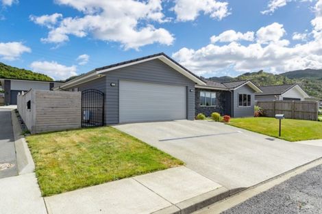 Photo of property in 103 Riverstone Drive, Riverstone Terraces, Upper Hutt, 5018