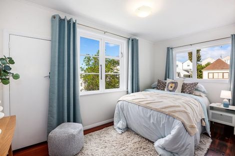 Photo of property in 8 Papawai Terrace, Mount Cook, Wellington, 6021