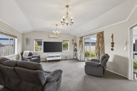 Photo of property in 2 Oakwood Drive, Highlands Park, New Plymouth, 4312