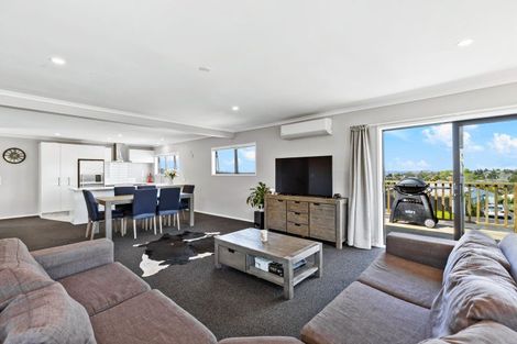 Photo of property in 50 Garton Drive, Massey, Auckland, 0614