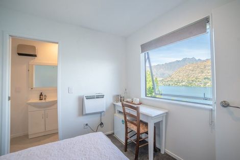 Photo of property in 22 Golden Terrace, Queenstown, 9300