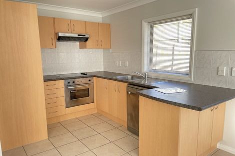 Photo of property in 3 Trelawn Place, Cockle Bay, Auckland, 2014