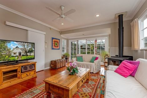 Photo of property in 6 Montgomery Terrace, Hokowhitu, Palmerston North, 4410