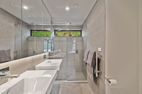 Photo of property in 11 Red Deer Rise, Kelvin Heights, Queenstown, 9300