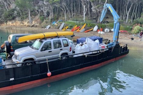 Photo of property in 3 Hall Head Road, Kawau Island, 0920