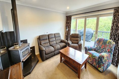 Photo of property in 9a Larsen Place, Merrilands, New Plymouth, 4312
