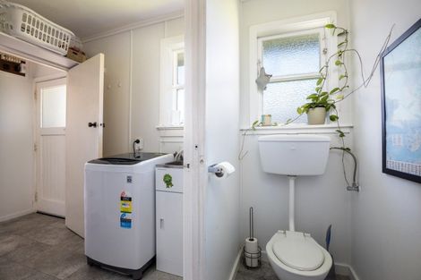 Photo of property in 131 Seaview Road, Westown, New Plymouth, 4310