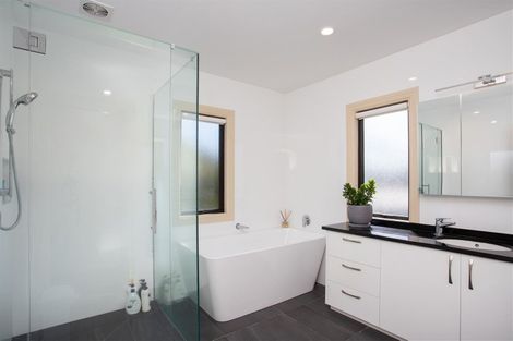 Photo of property in 39 Garreg Road, Fendalton, Christchurch, 8052