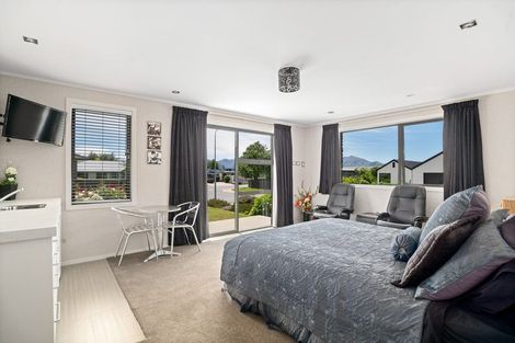 Photo of property in 48 Kelliher Drive, Wanaka, 9305