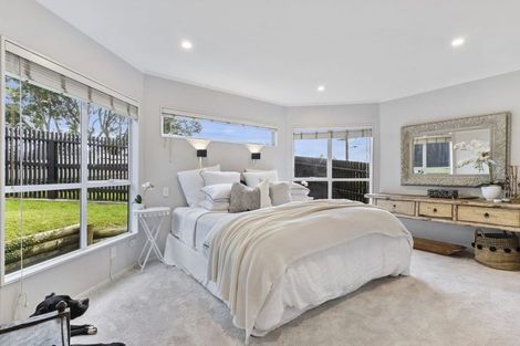 Photo of property in 6a Handley Avenue, Narrow Neck, Auckland, 0624