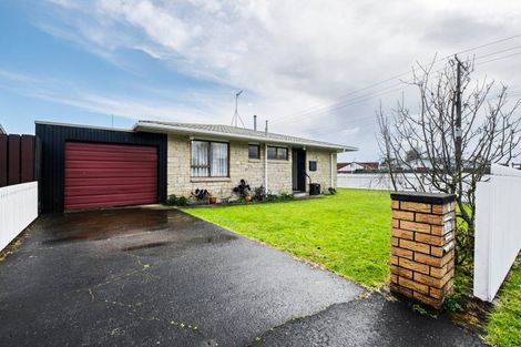 Photo of property in 2 Tiverton Crescent, Whalers Gate, New Plymouth, 4310