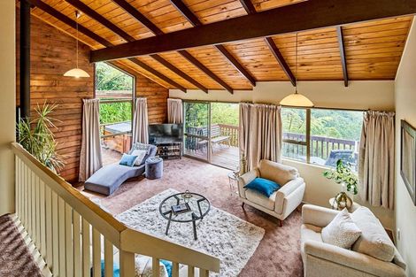 Photo of property in 9 Bushland Grove, Paparangi, Wellington, 6037