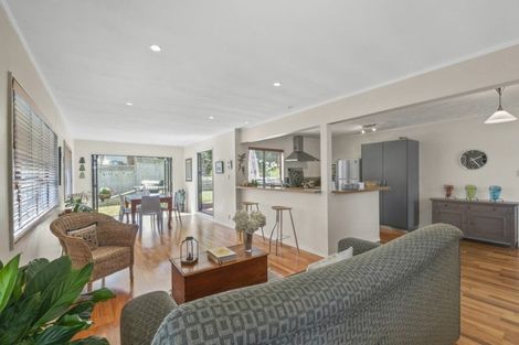 Photo of property in 9 Telephone Road, Birkenhead, Auckland, 0626