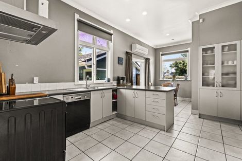 Photo of property in 115 Charlotte Crescent, Mayfair, Hastings, 4122