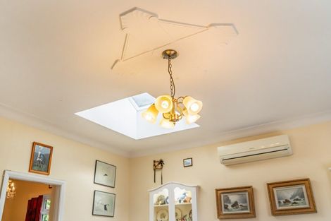 Photo of property in 35 Nottingham Street, Karori, Wellington, 6012