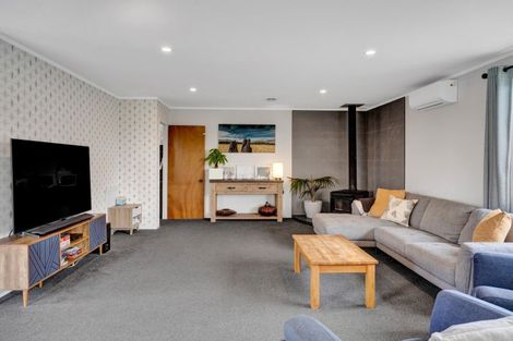 Photo of property in 17 Caledonia Place, Highlands Park, New Plymouth, 4312