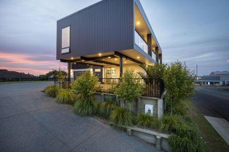 Photo of property in 8 Kowhai Street, Strandon, New Plymouth, 4312