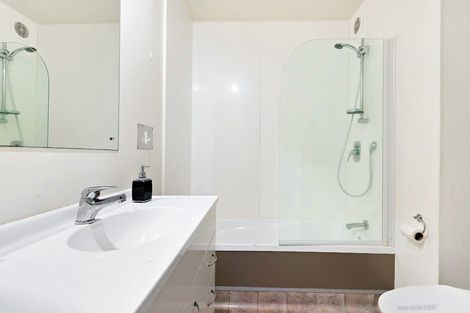 Photo of property in 17/3 Kelvin Grove, Te Aro, Wellington, 6011