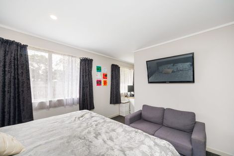 Photo of property in 5 Haast Place, Awapuni, Palmerston North, 4412