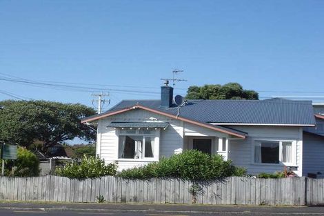 Photo of property in 26 Onewa Road, Northcote Point, Auckland, 0627