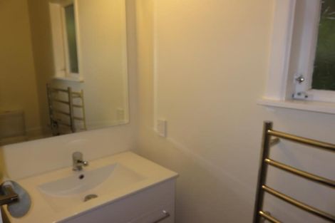 Photo of property in 10 Stella Grove, Newlands, Wellington, 6037