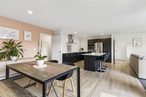 Photo of property in 11 Sauterne Road, Kumeu, 0810