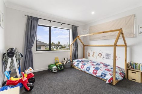 Photo of property in 12b Waikura Drive, Te Atatu Peninsula, Auckland, 0610