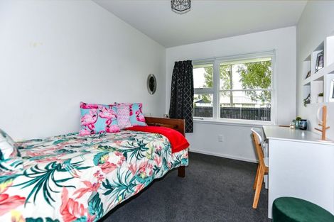 Photo of property in 1 Brookby Crescent, Avonhead, Christchurch, 8042
