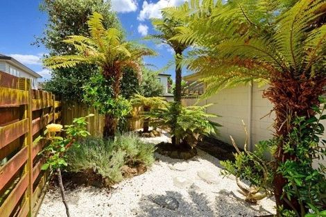 Photo of property in 1/556 East Coast Road, Windsor Park, Auckland, 0630