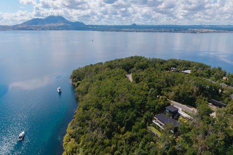 Photo of property in 32 Parawera Drive, Acacia Bay, Taupo, 3330