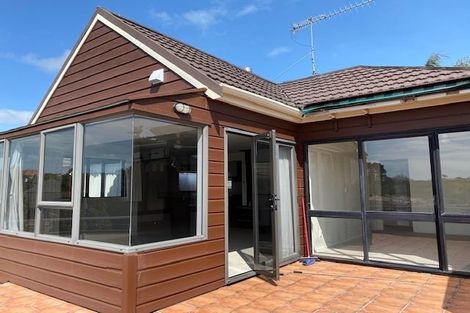 Photo of property in 2/31 Sunderlands Road, Half Moon Bay, Auckland, 2012