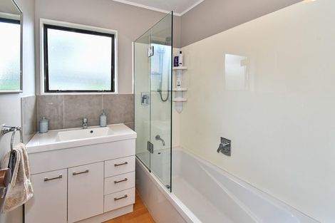 Photo of property in 2/160 Porchester Road, Papakura, 2110