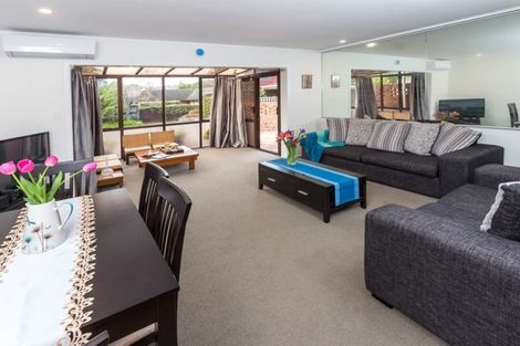 Photo of property in 2/83 Uxbridge Road, Cockle Bay, Auckland, 2014